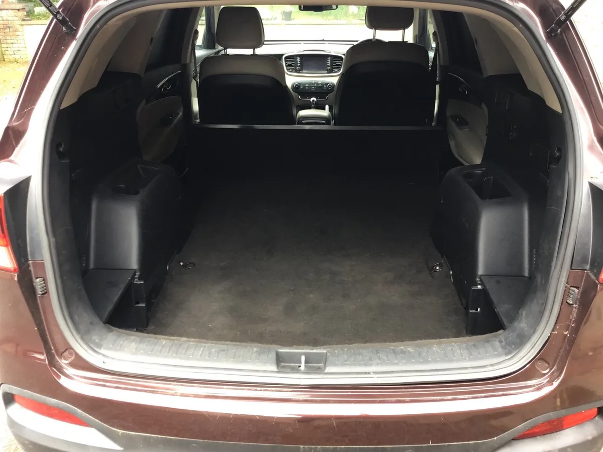 172 KIA Sorento Commercial - Image 2