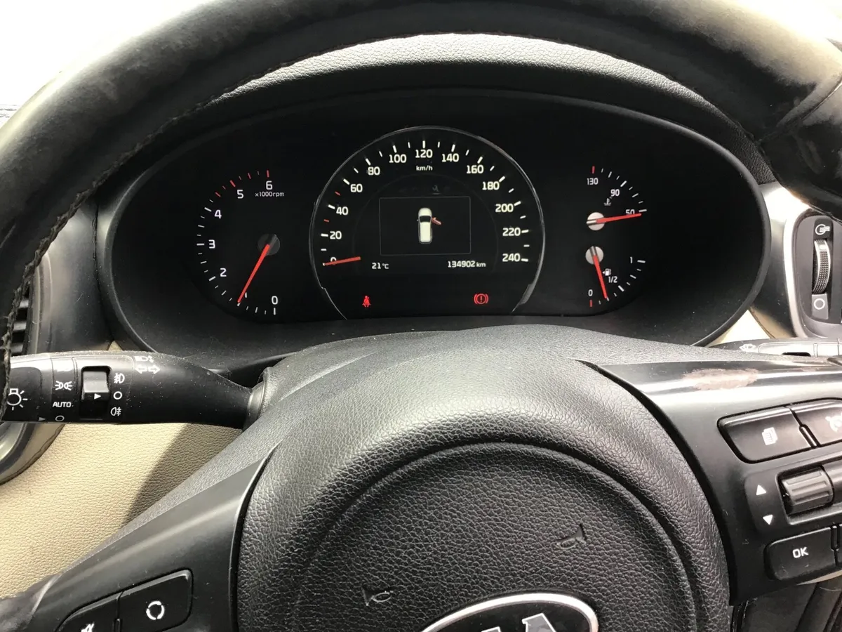 172 KIA Sorento Commercial - Image 4