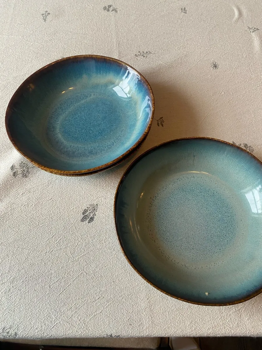 Bowls and mugs - Image 1