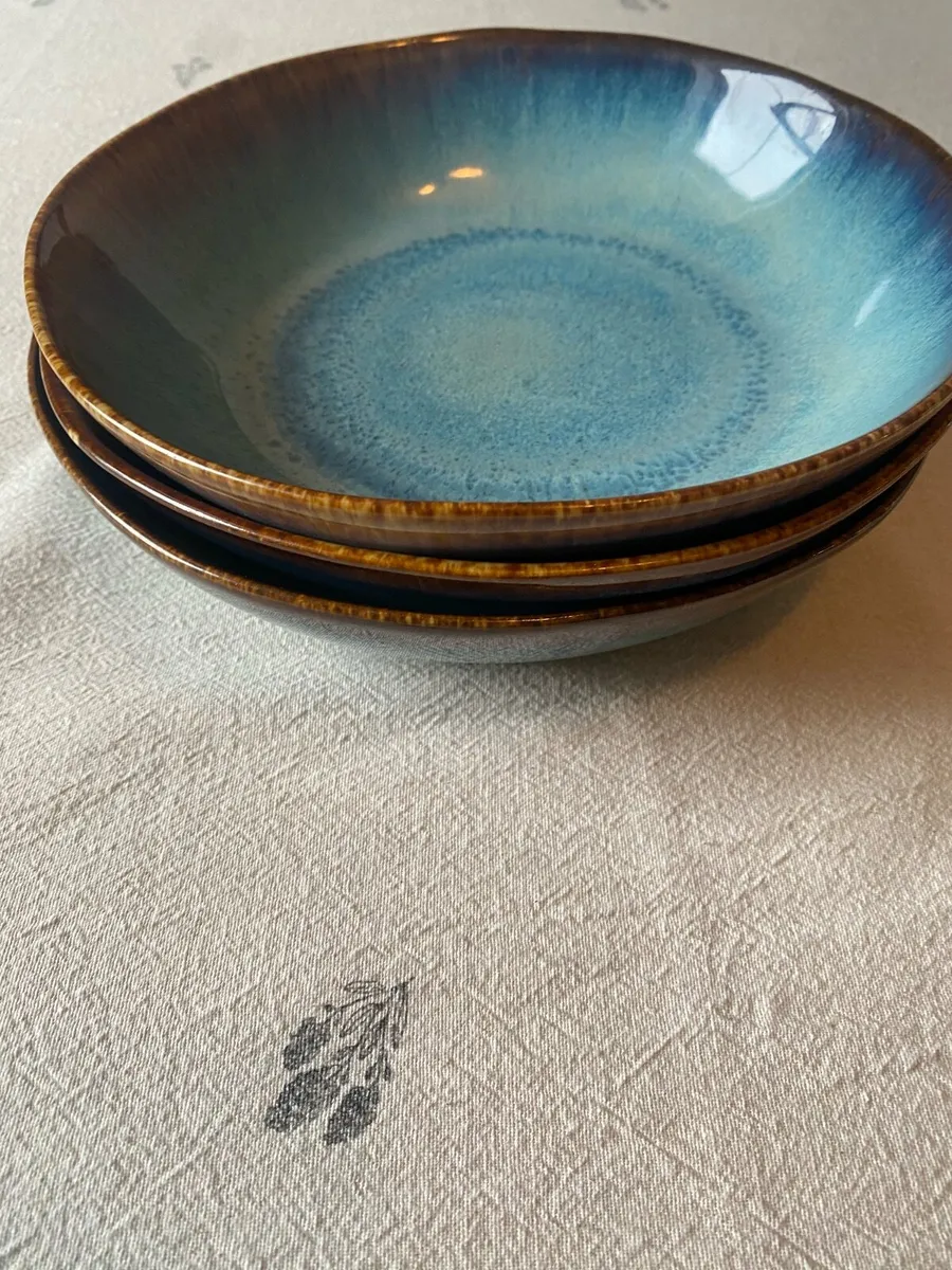 Bowls and mugs - Image 4