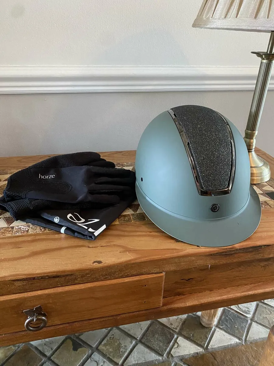 Horze helmet &gloves