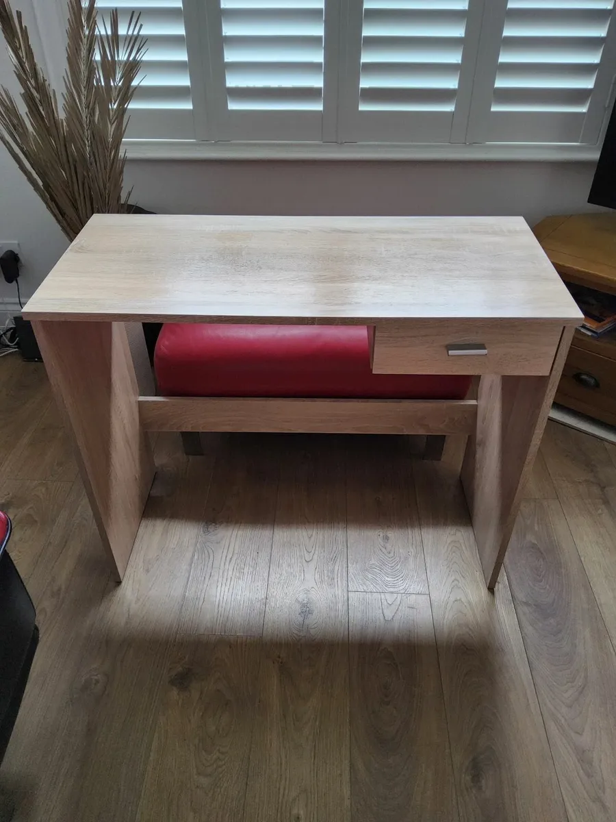 Desk for sale - Image 1