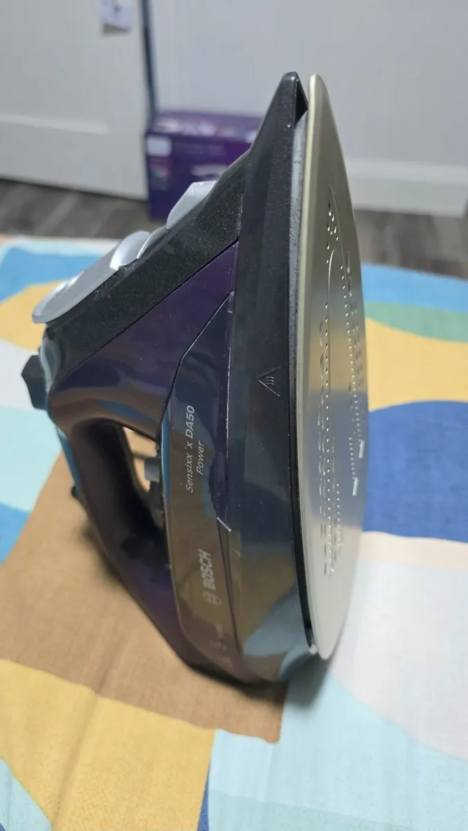 Bosch TDA5071GB Steam Iron - Purple - Image 2