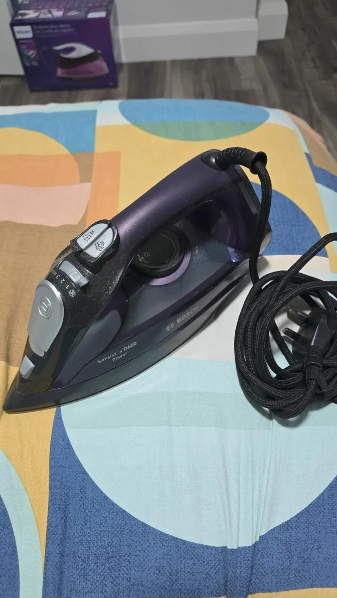 Bosch TDA5071GB Steam Iron - Purple - Image 4