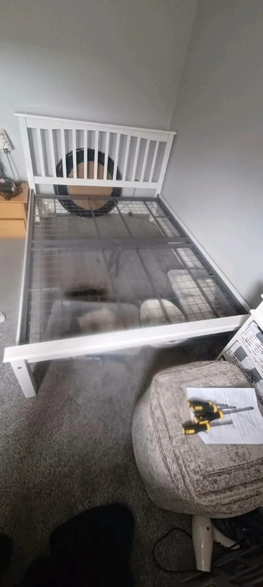 Bed frame - Image 1