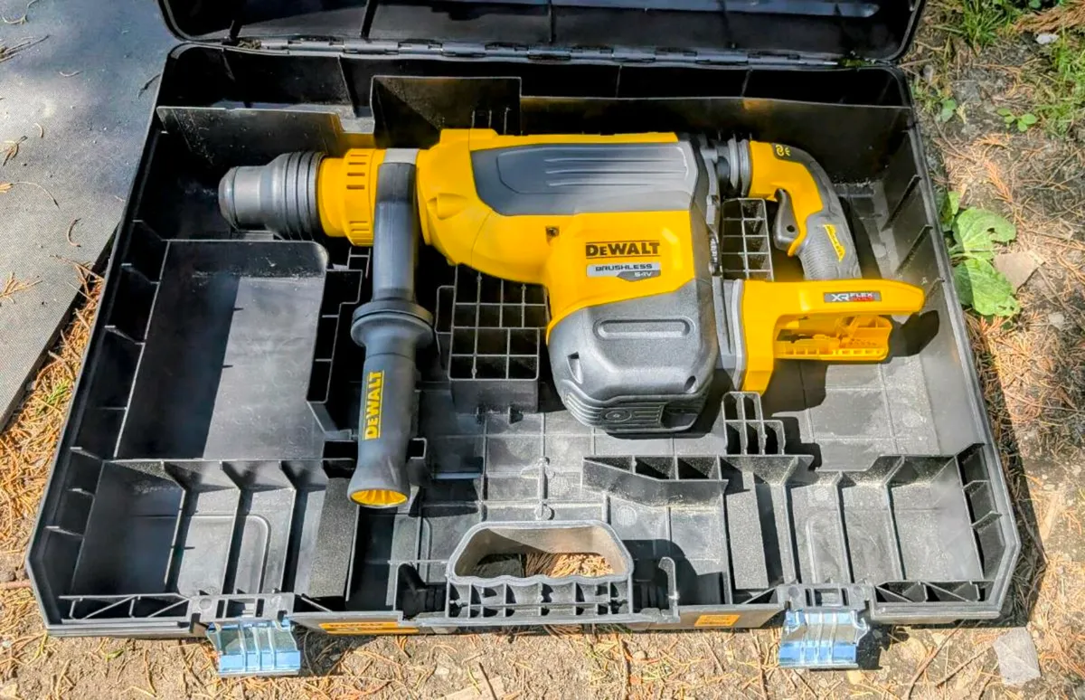 DeWalt 48mm SDS-Max Hammer Drill - Image 2