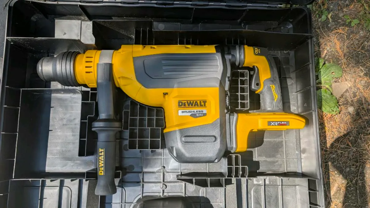 DeWalt 48mm SDS-Max Hammer Drill - Image 3