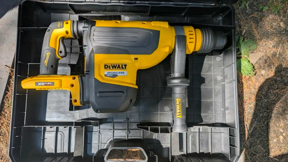 DeWalt 48mm SDS-Max Hammer Drill - Image 4