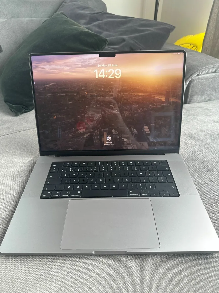 MacBook Pro M2 Max - 64GB - 16 inches - AppleCare+ - Image 1