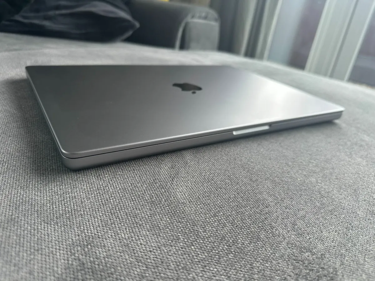 MacBook Pro M2 Max - 64GB - 16 inches - AppleCare+ - Image 2