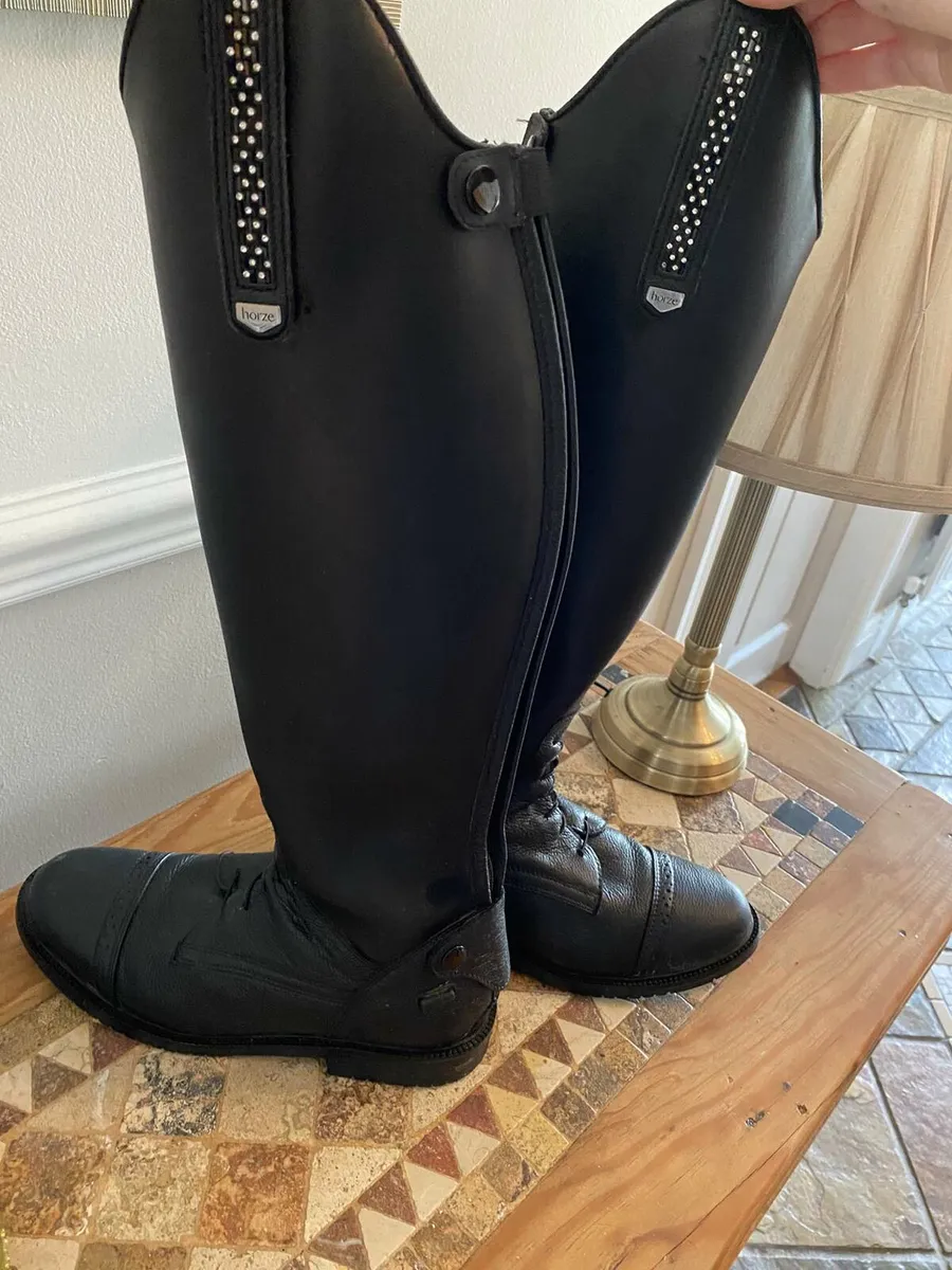 Horze boots