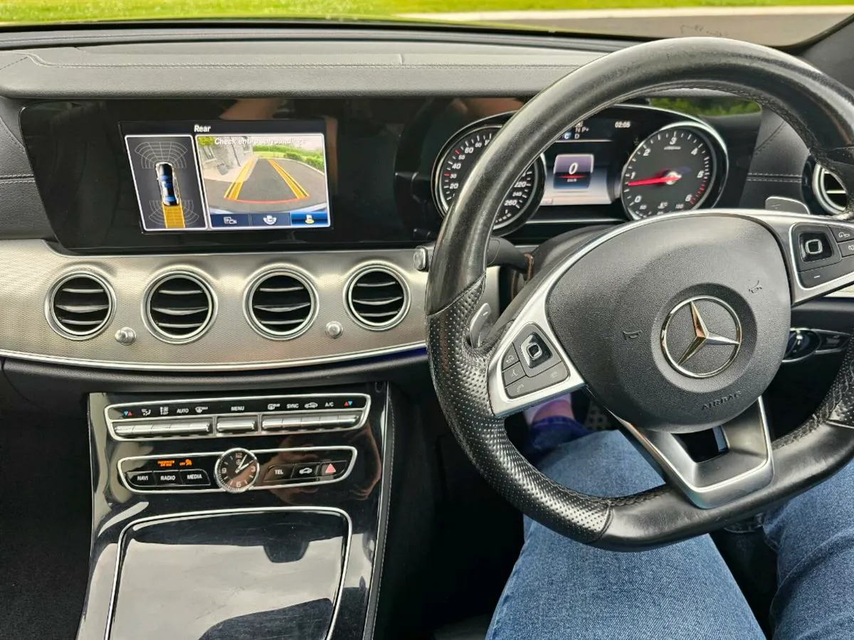 Mercedes-Benz E220d AMG line - Image 2