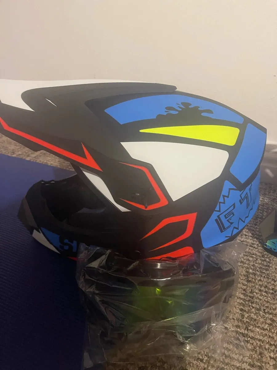 Kids Helmet - Image 1