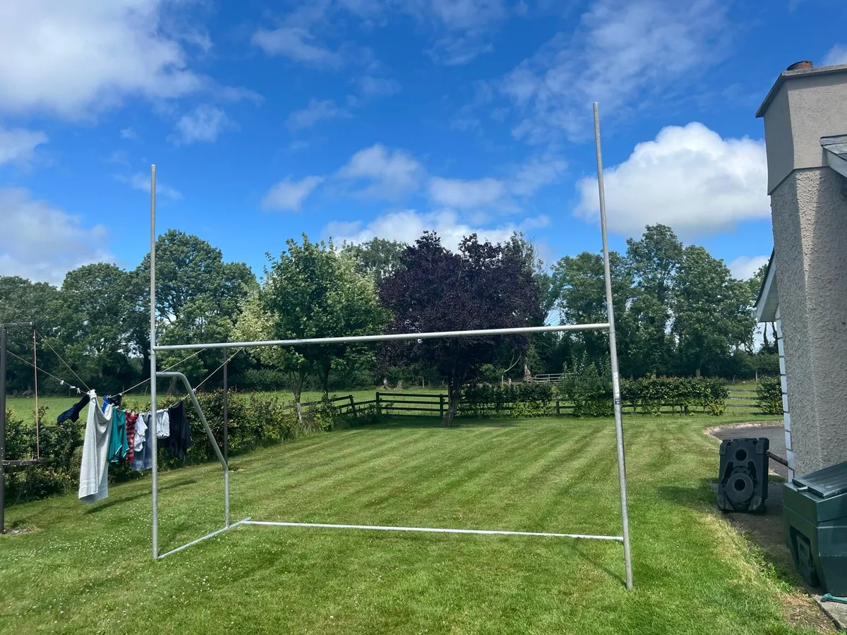 Football/hurling goalpost - Image 1