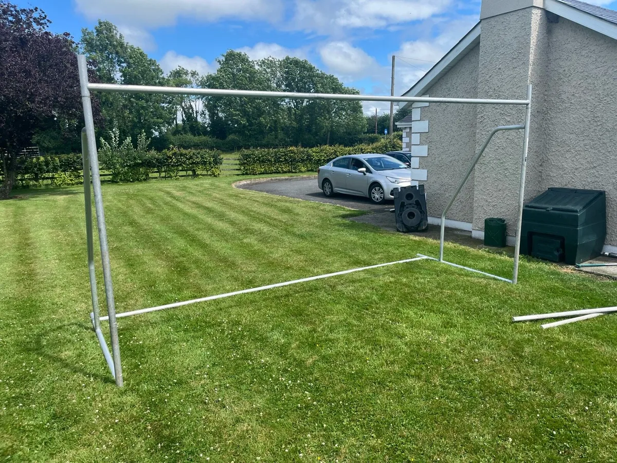 Football/hurling goalpost - Image 3