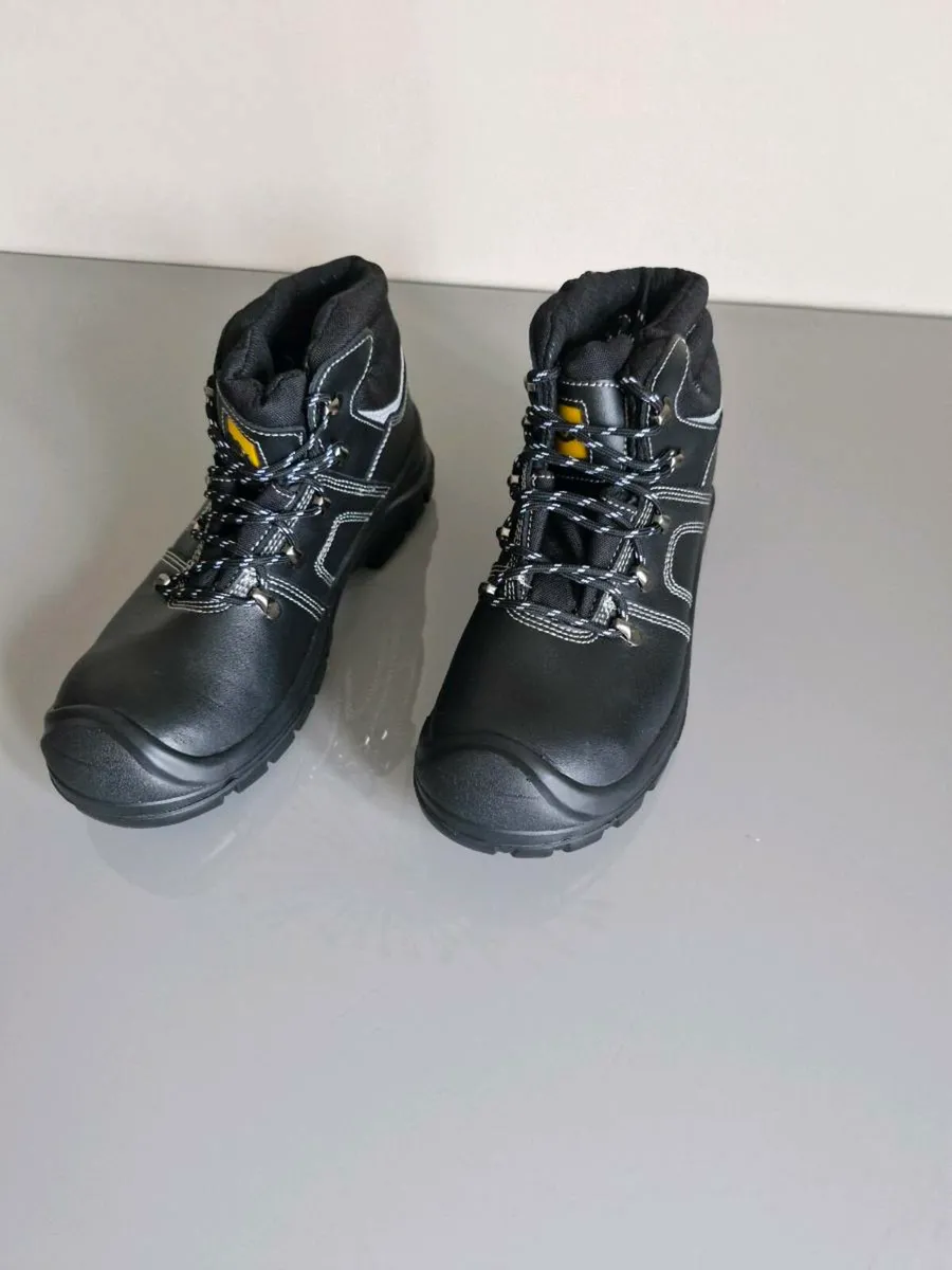 Working boots. - Image 3
