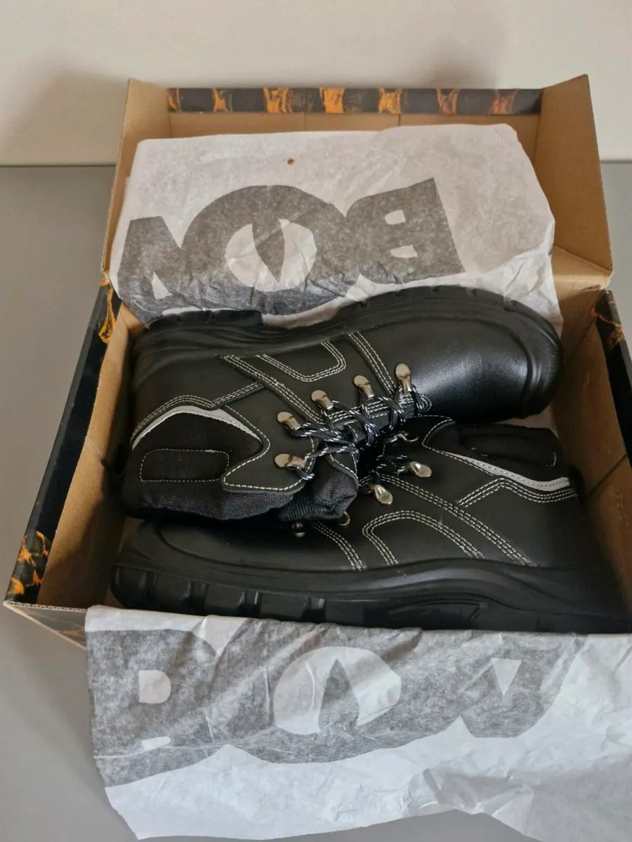 Working boots. - Image 4