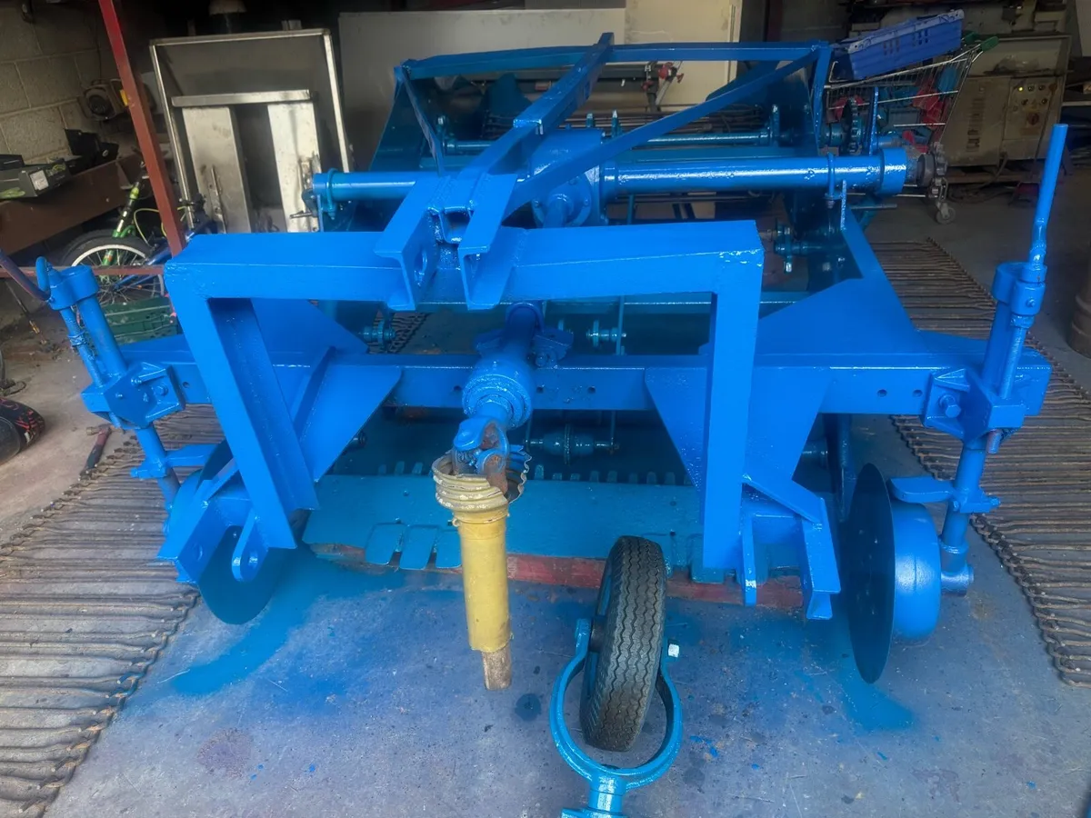Double row potato harvester - Image 1