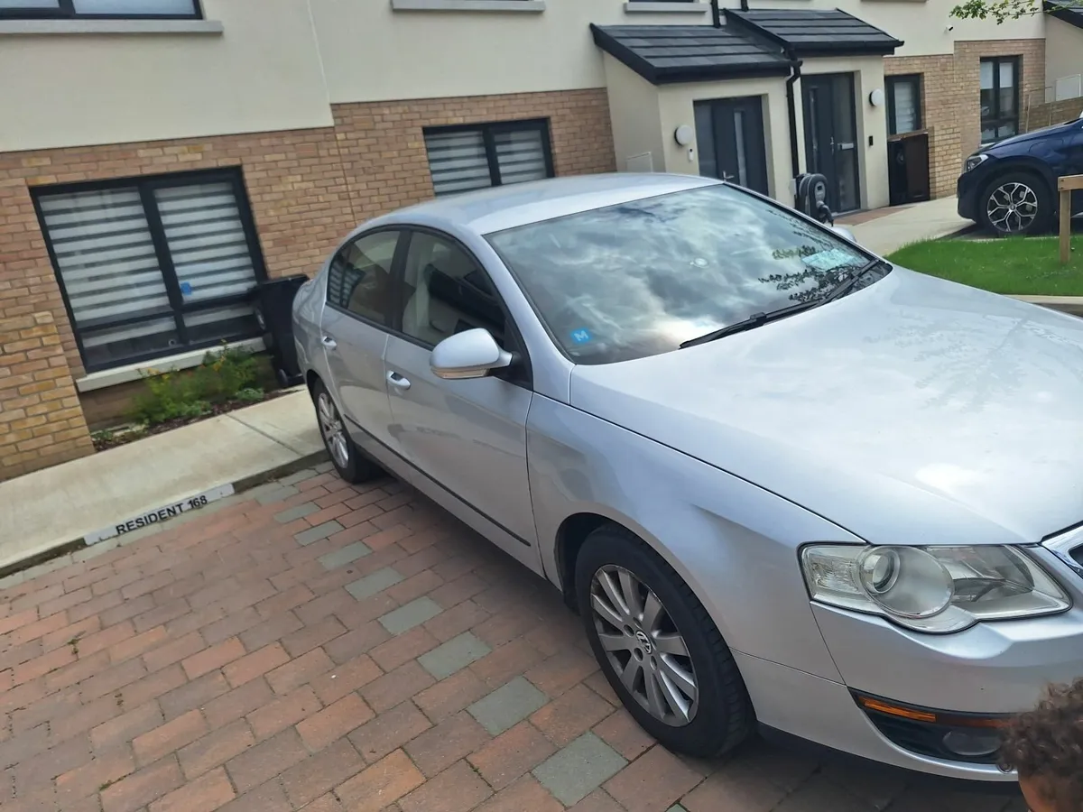 Volkswagen Passat 2009 family car - Image 1