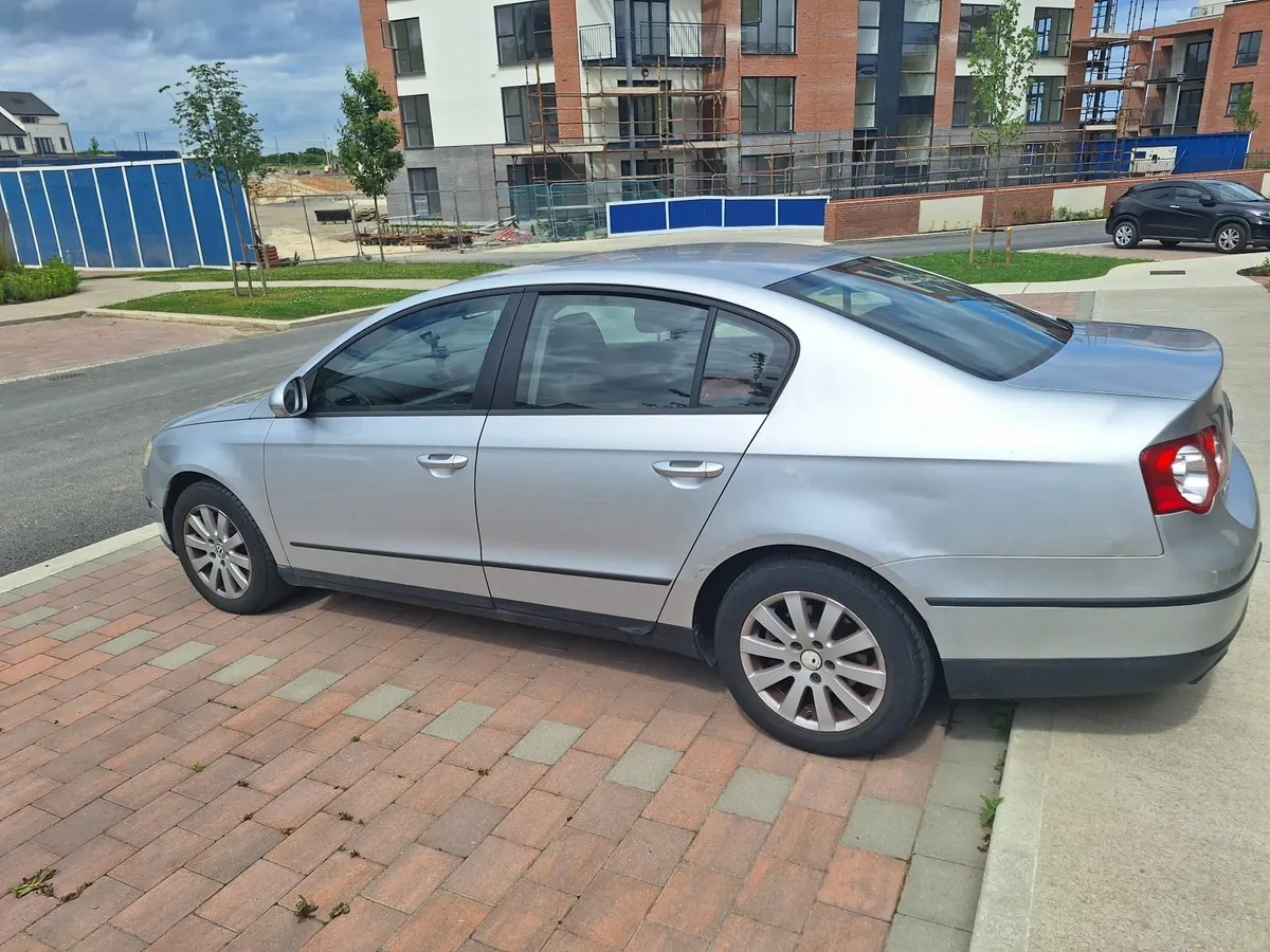 Volkswagen Passat 2009 family car - Image 2