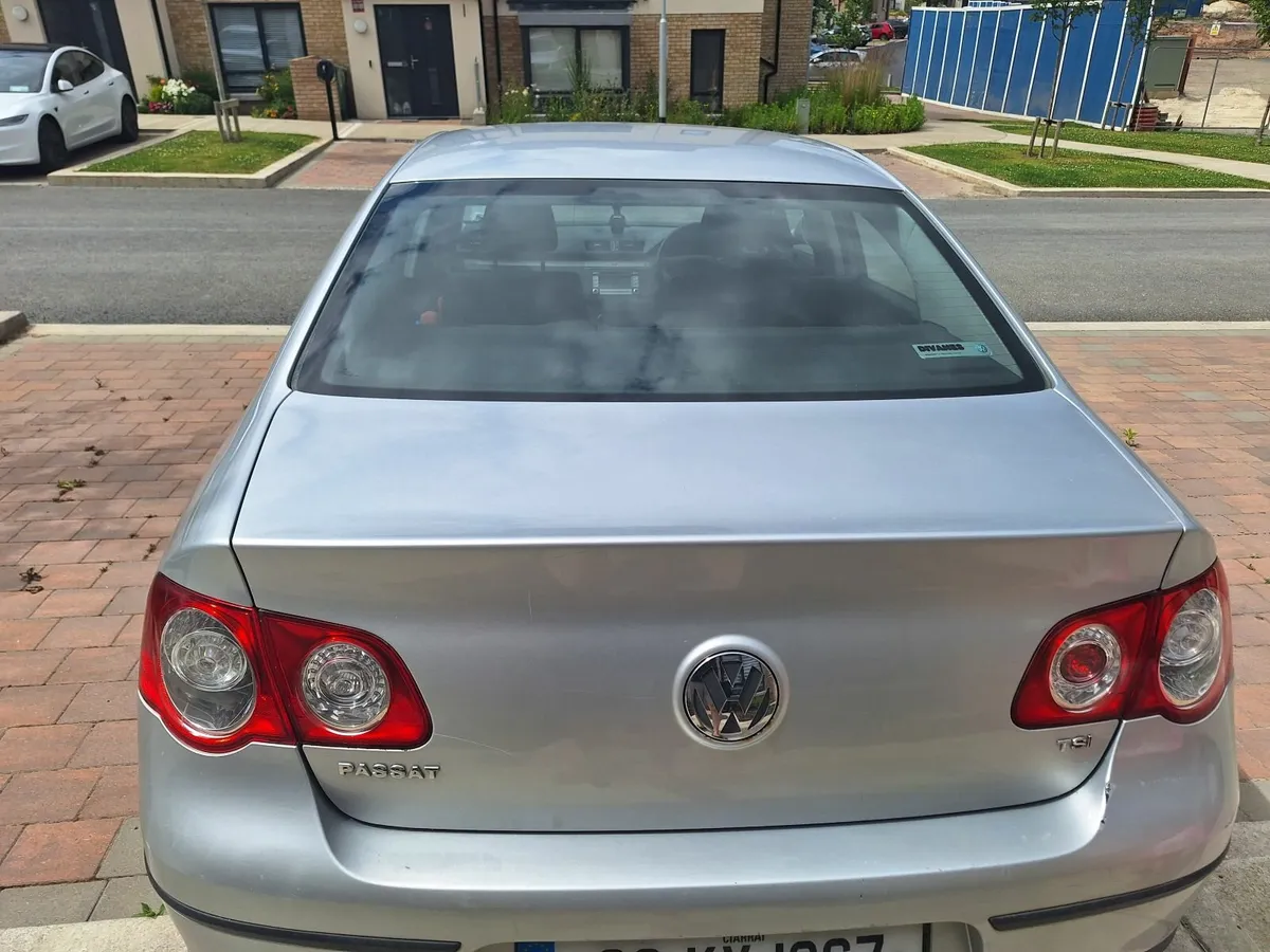 Volkswagen Passat 2009 family car - Image 3