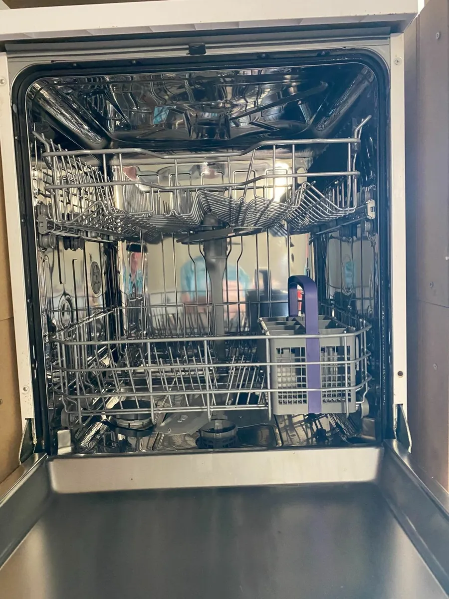 Dishwasher - Image 2
