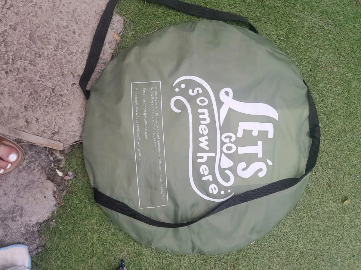 Pop up privacy tent - Image 1