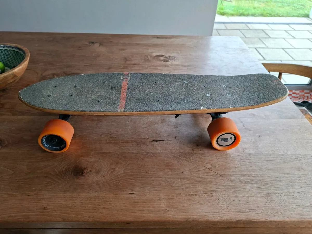 Fiik Electric skateboard - Image 1