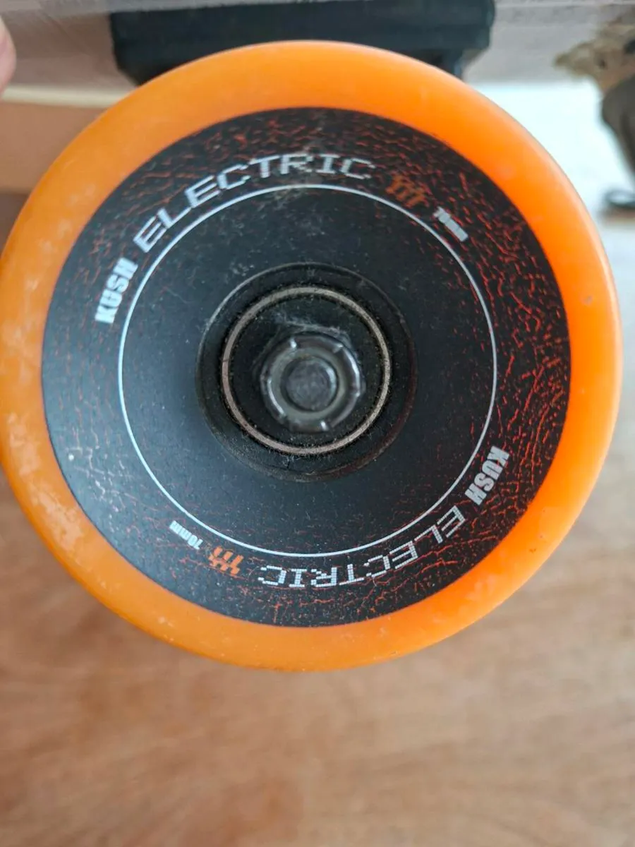 Fiik Electric skateboard - Image 2