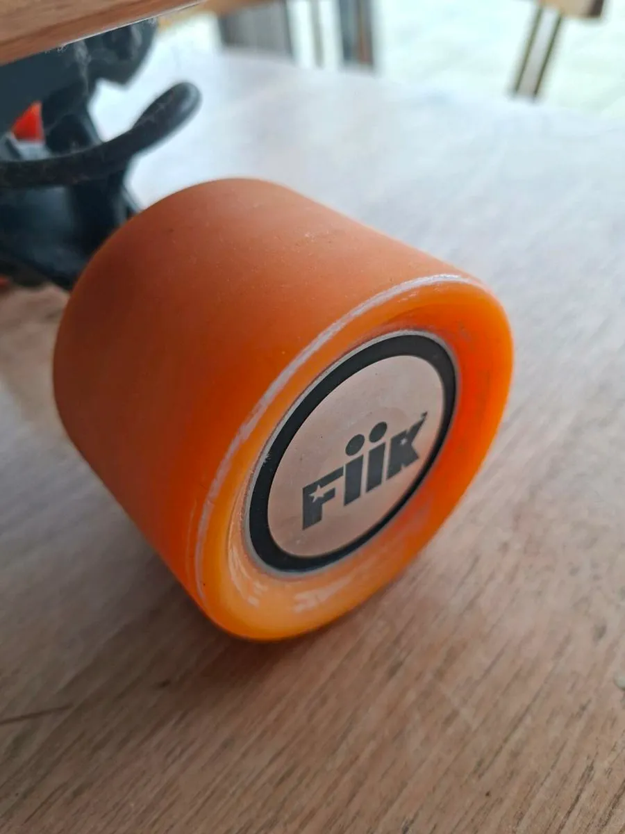 Fiik Electric skateboard - Image 3
