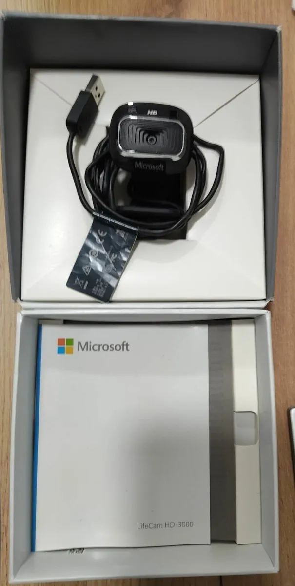 webcam + built-in Microphone - Image 1