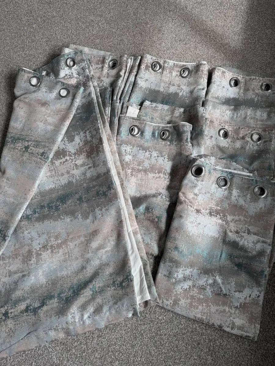 Curtains - Image 2