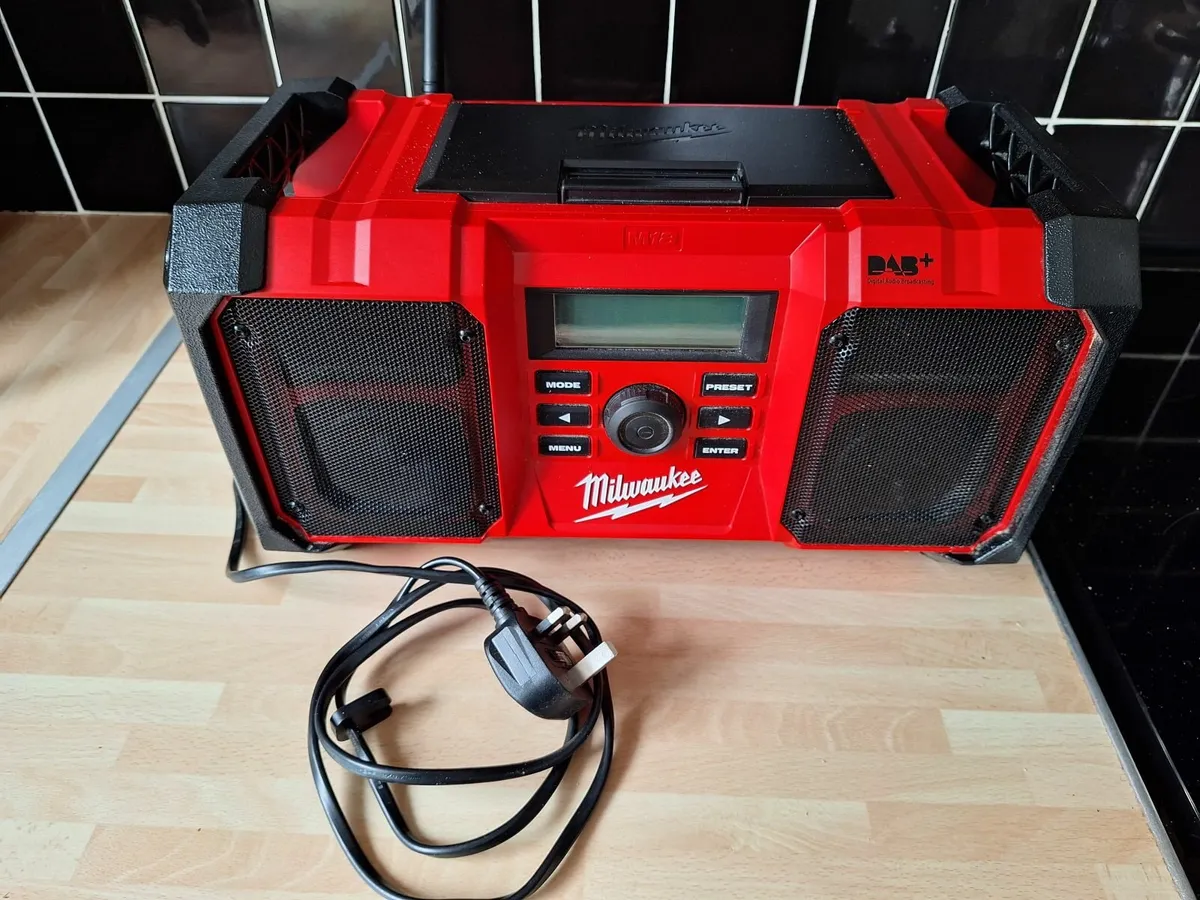 Milwaukee M18 work site radio - Image 1