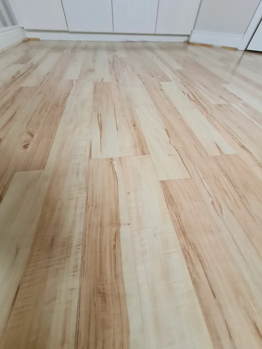 Free laminate floorong - Image 3