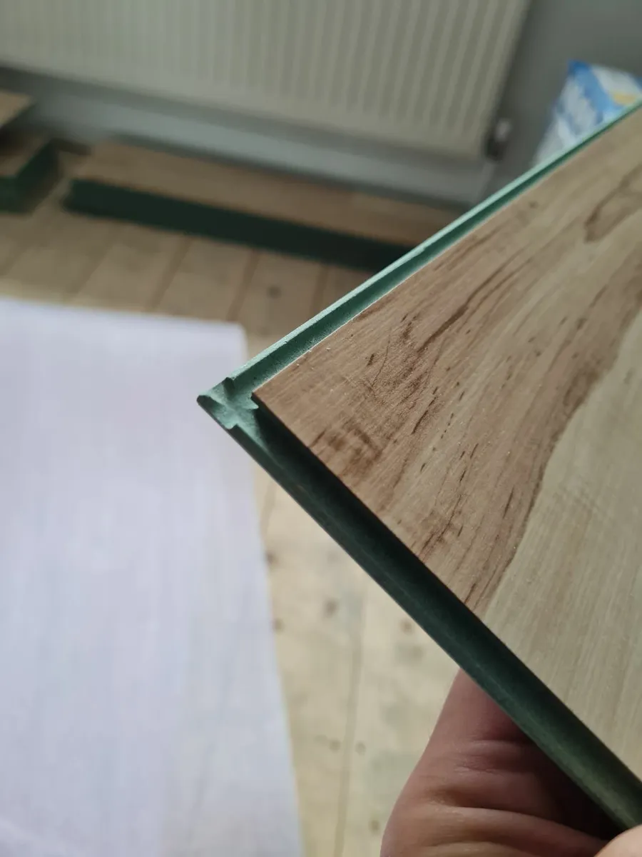 Free laminate floorong - Image 4