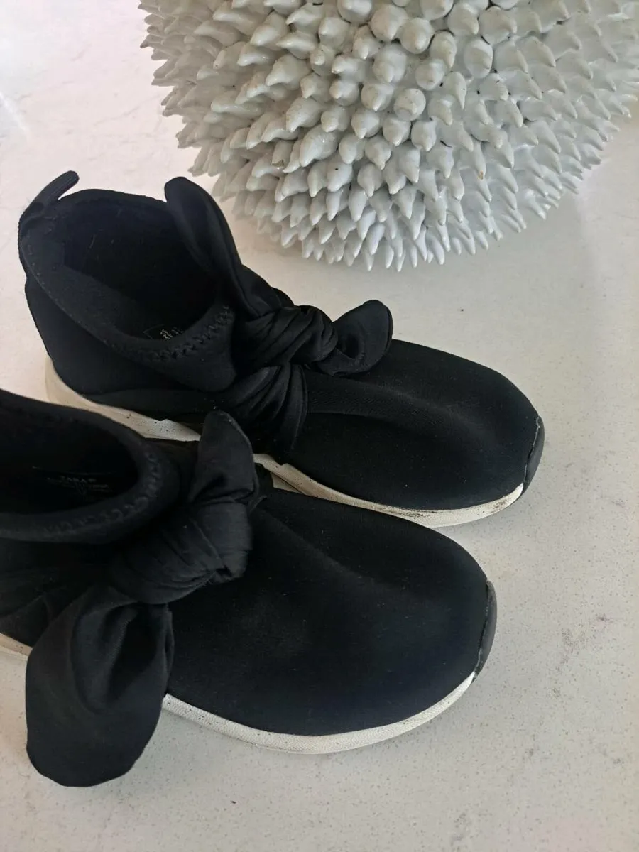 Girls zara black bow boots 32 uk13 - Image 2