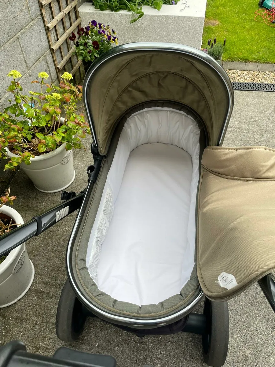 iCandy Peach Travel System Maxi-Cosy Carseat &Base - Image 2