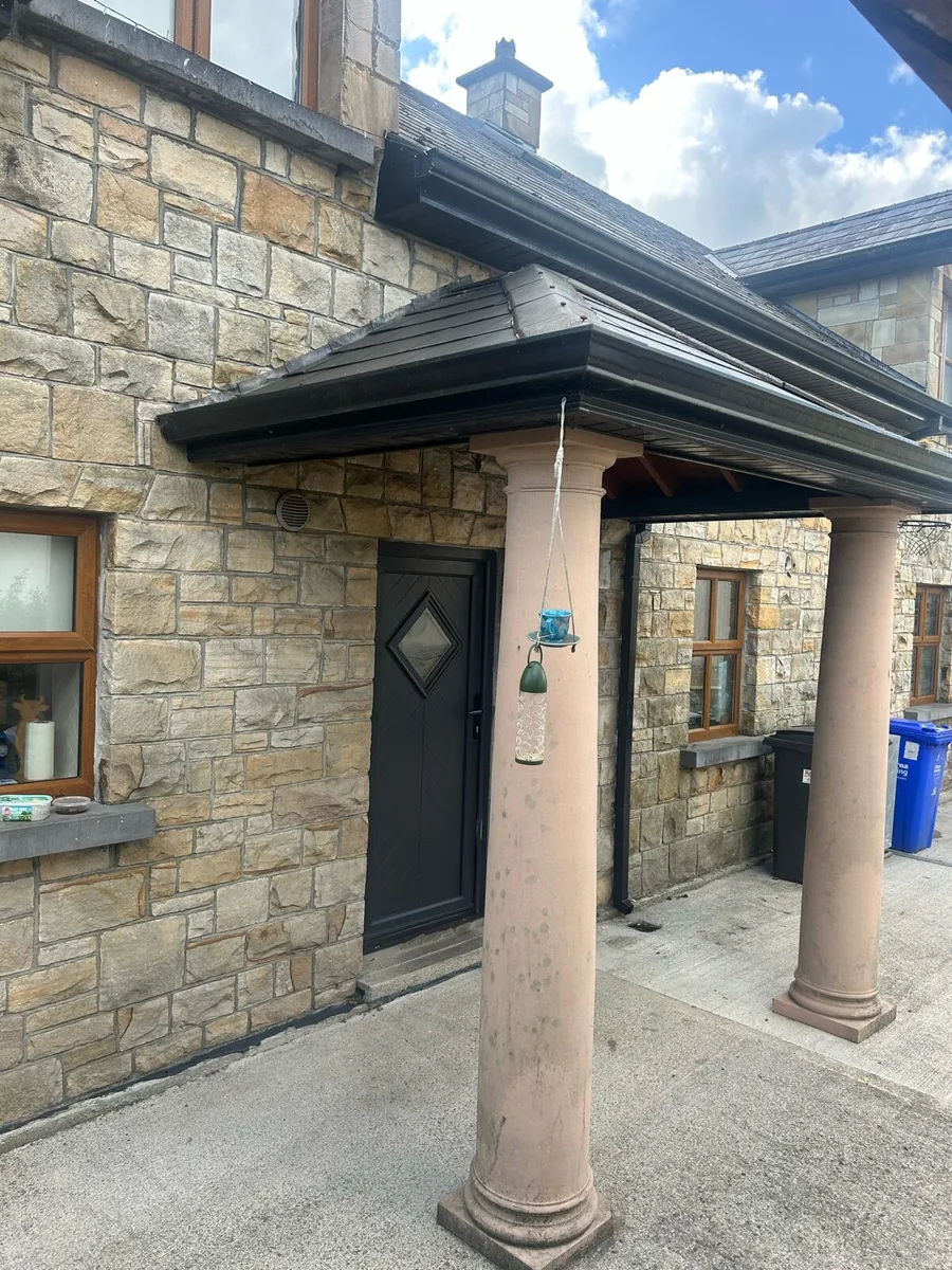 Porch with sandstone columns - Image 1