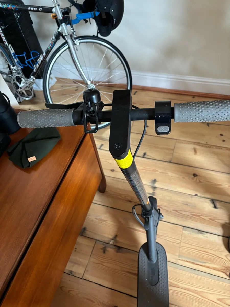 Xiaomi Mi Electric Scooter 1S	1 - Image 2
