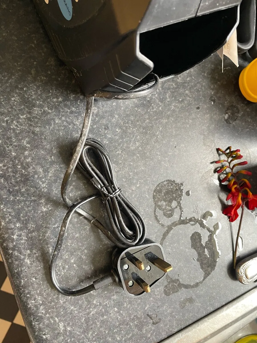 Car battery charger - Image 3