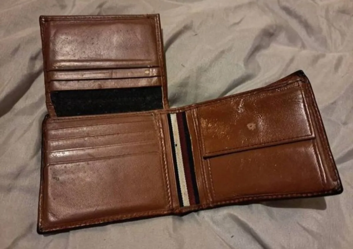 Tommy hilfiger wallet brown - Image 1