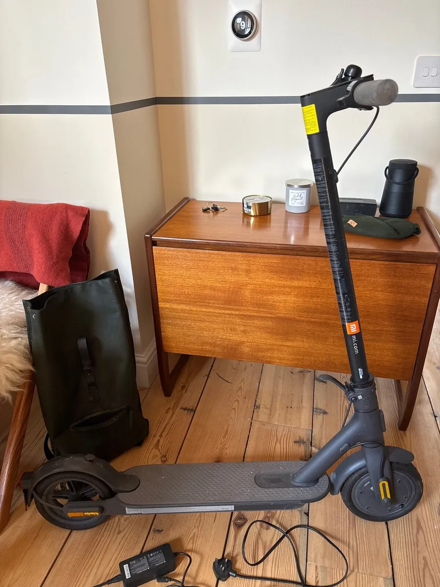 Xiaomi Mi Electric Scooter 1S	1 - Image 1
