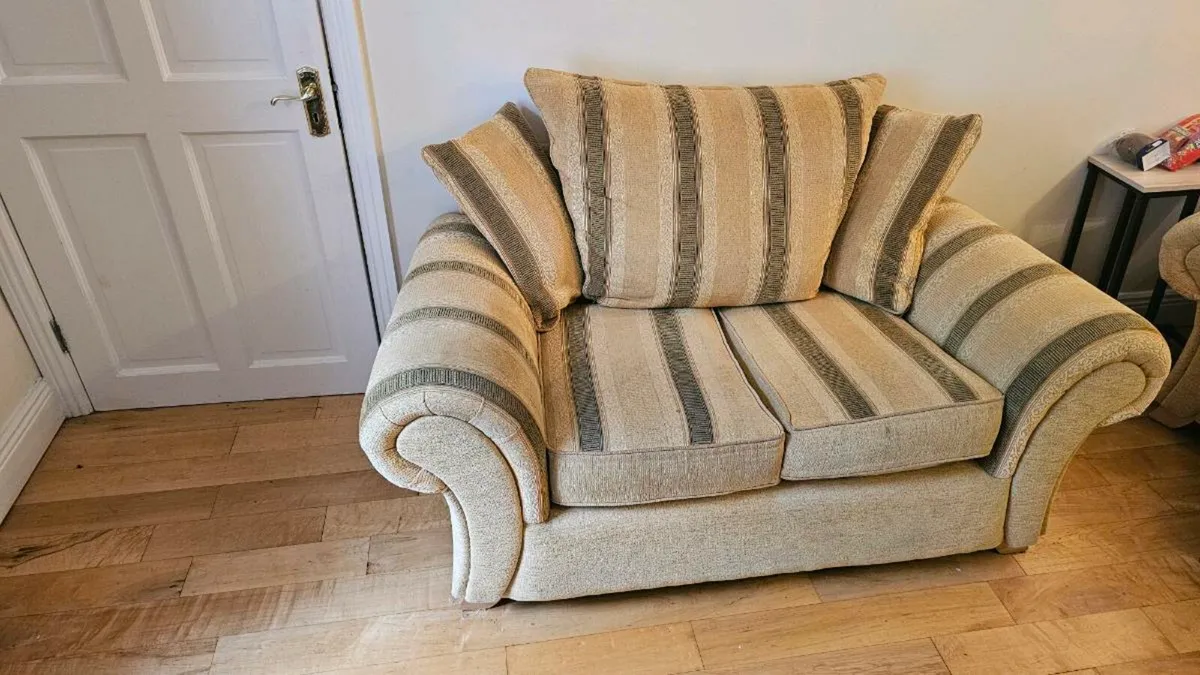 3 Piece Suite - Image 3
