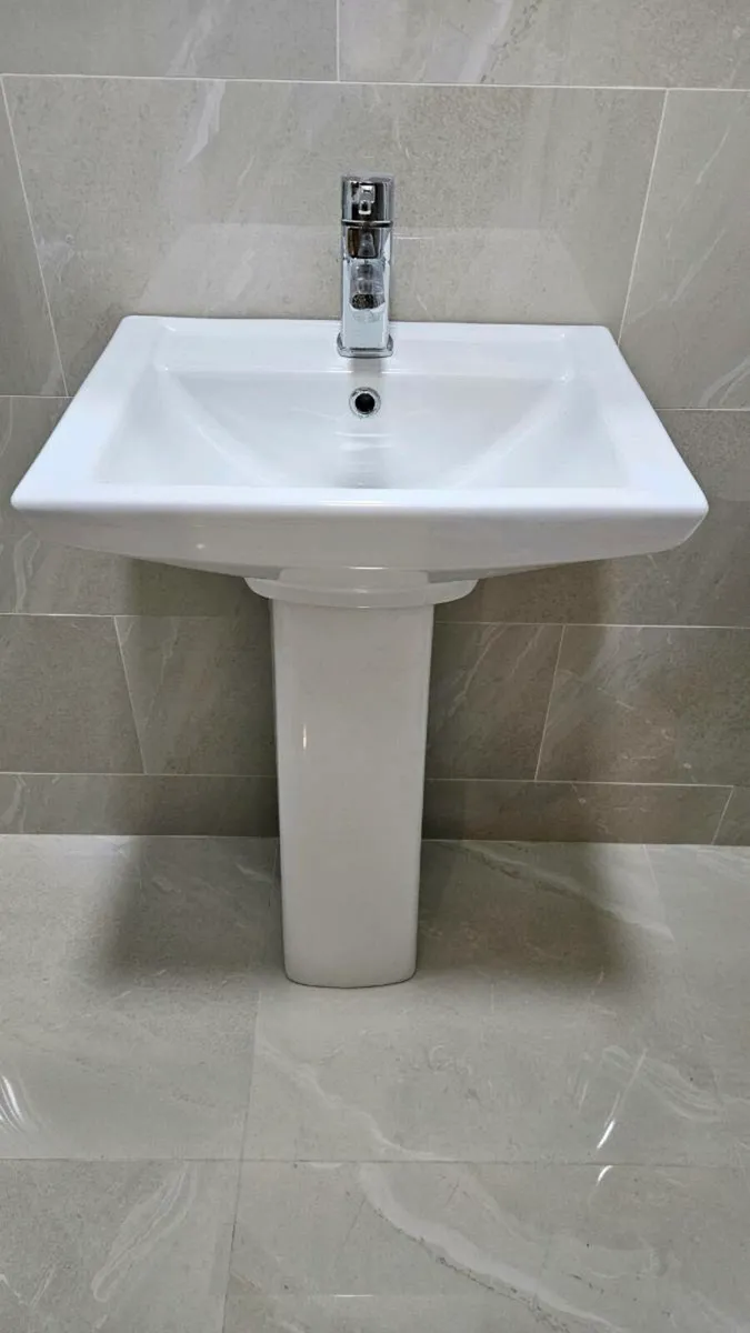 White Basin and Pedestal - Image 1