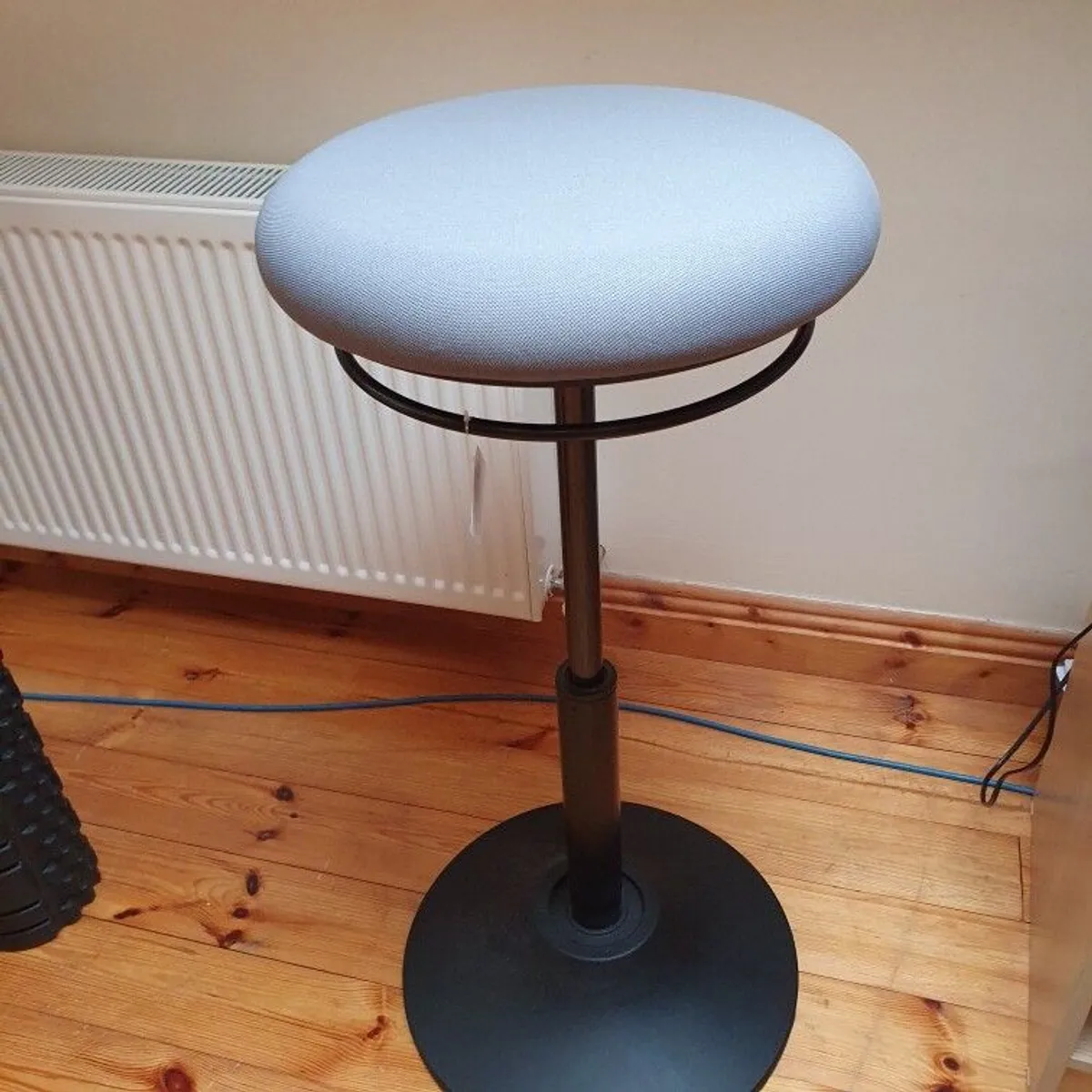 Ergonomic Wobble stool - Image 1