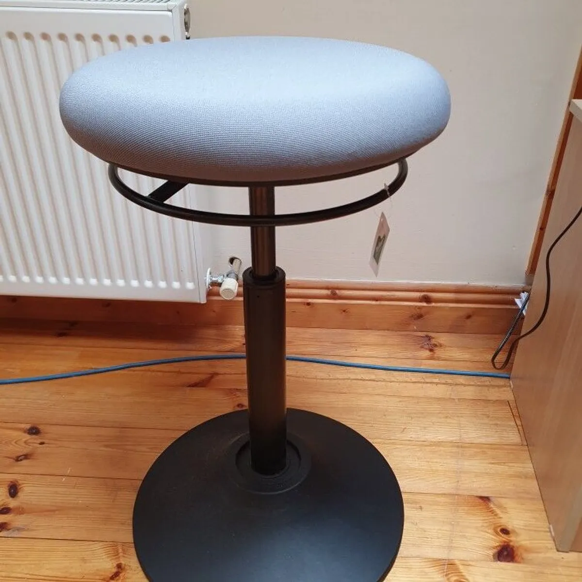 Ergonomic Wobble stool - Image 3