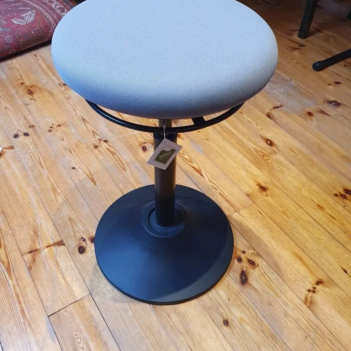 Ergonomic Wobble stool - Image 4