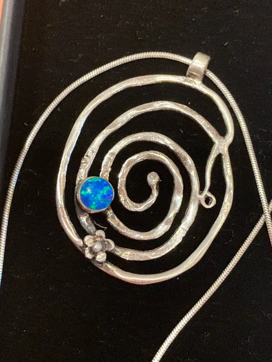 Sterling Silver Pendant and chain - Image 4