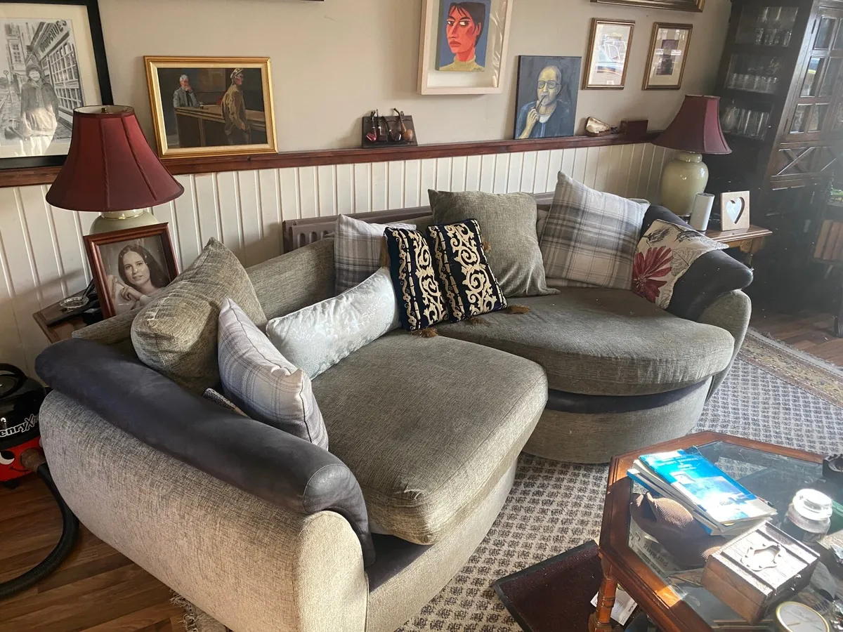 Couch - Image 4