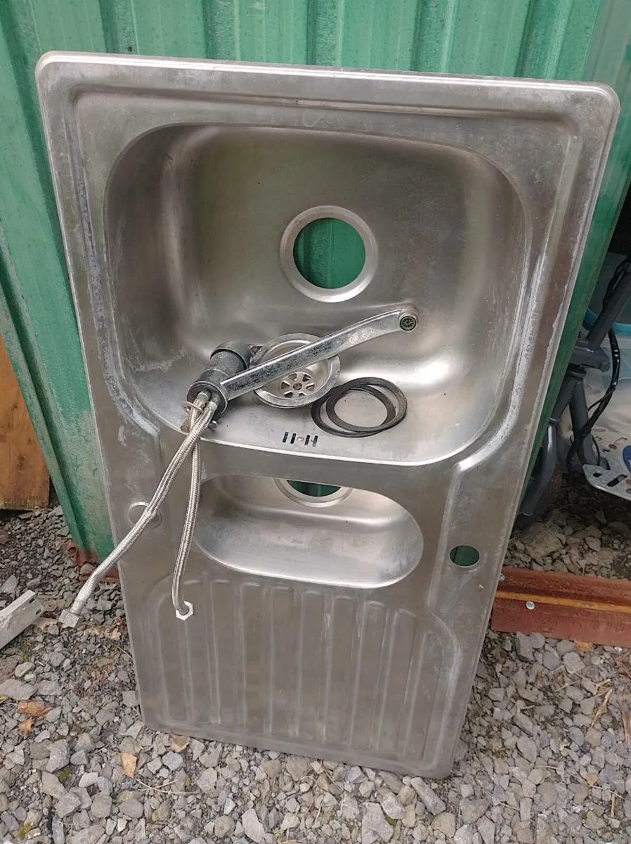Stainless steel sink with drainer - Image 1